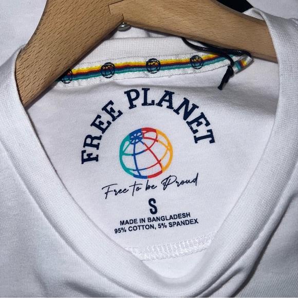 Free Planet Mens Small Love Is Love Rainbow Pocket LTBGQ Crewneck White T Shirt - Picture 4 of 7